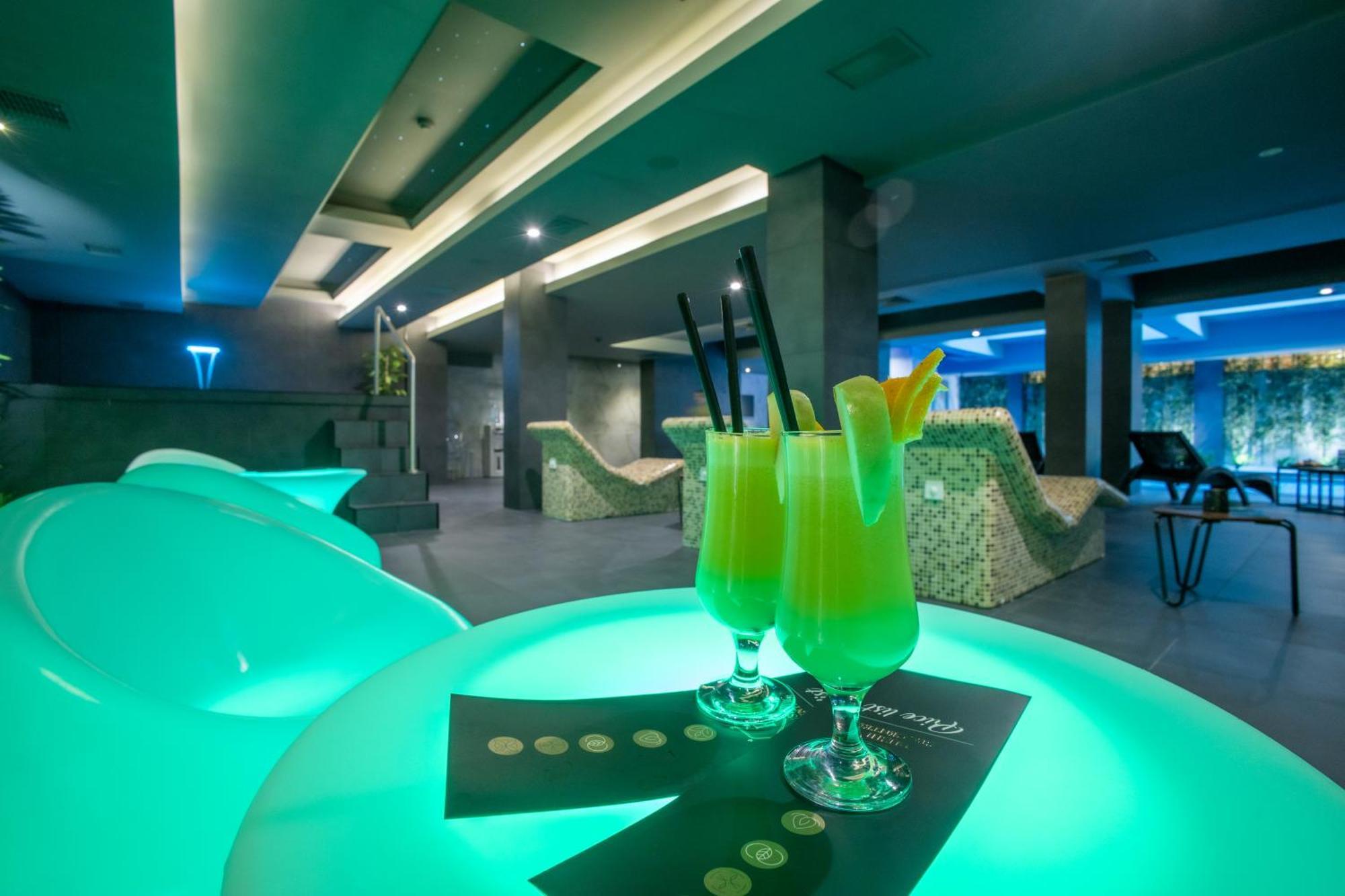 סקופיה Bushi Resort & Spa מראה חיצוני תמונה The bar at the hotel