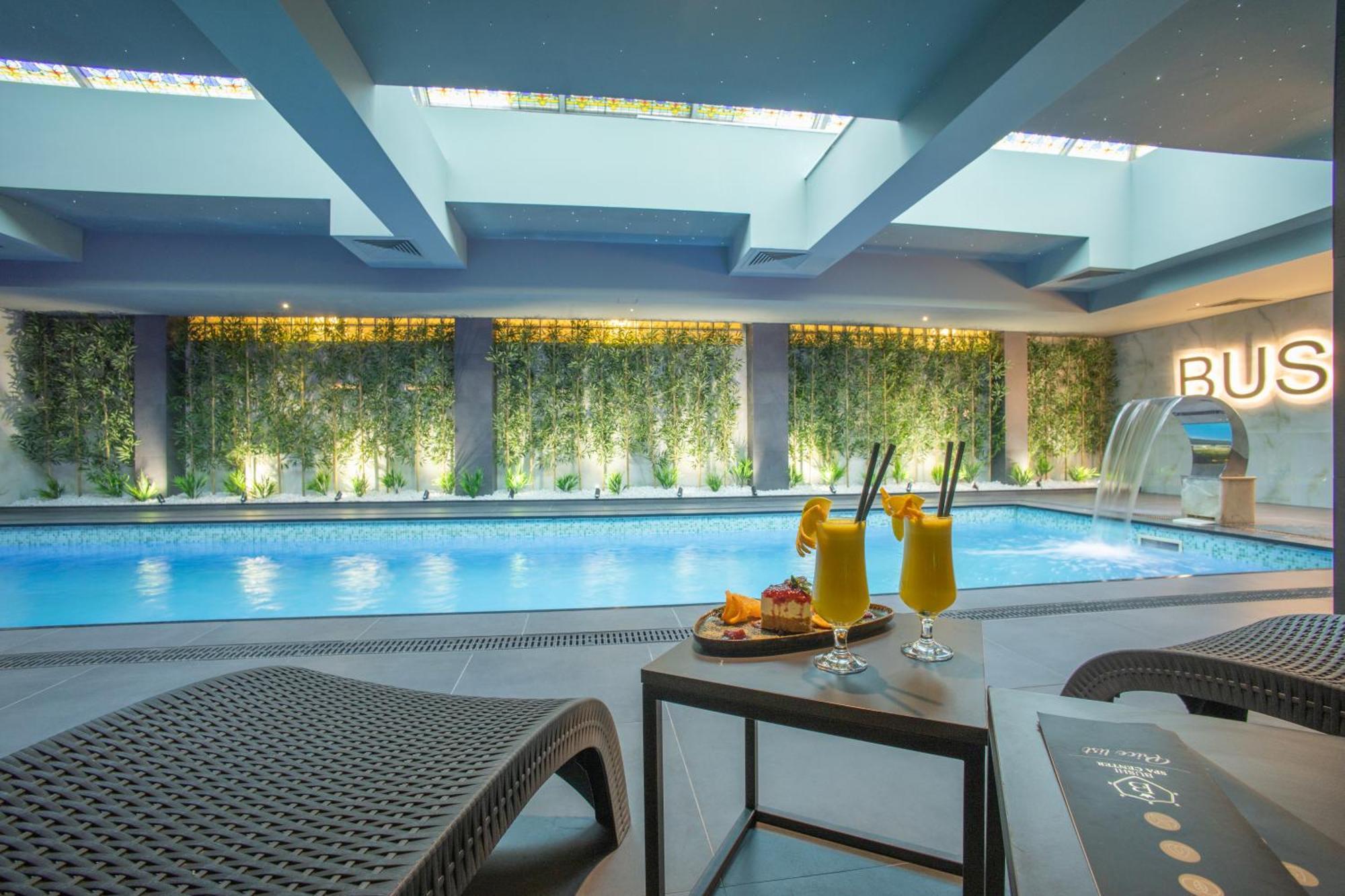 סקופיה Bushi Resort & Spa מראה חיצוני תמונה The swimming pool at the hotel