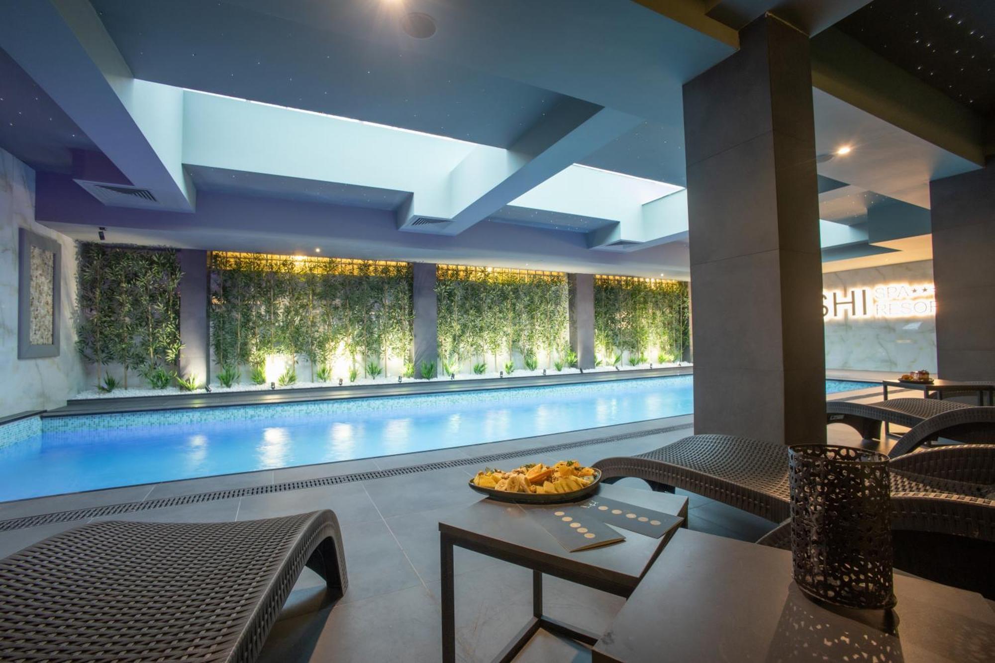סקופיה Bushi Resort & Spa מראה חיצוני תמונה The pool at the 101