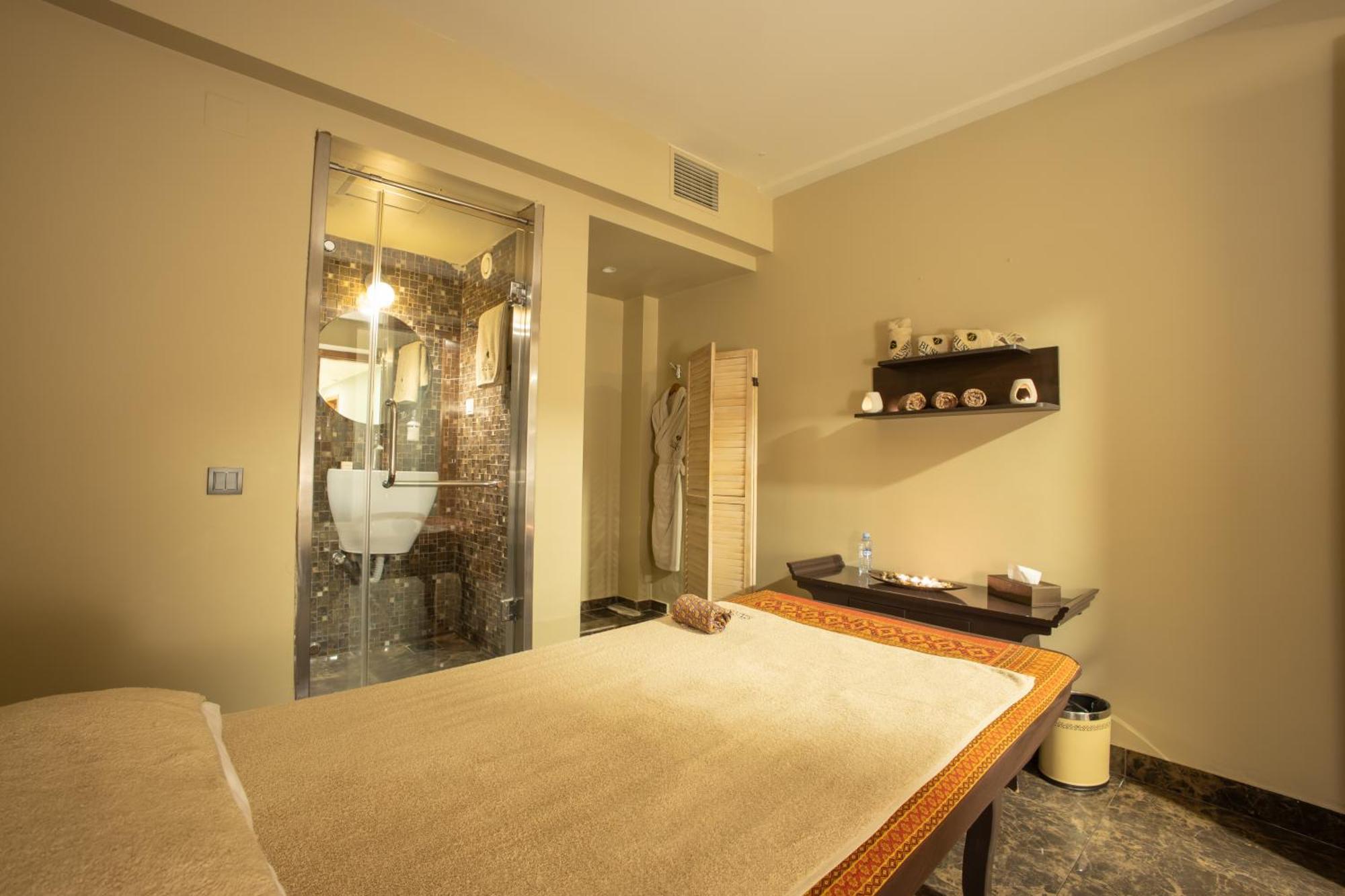 סקופיה Bushi Resort & Spa מראה חיצוני תמונה A treatment room at a spa